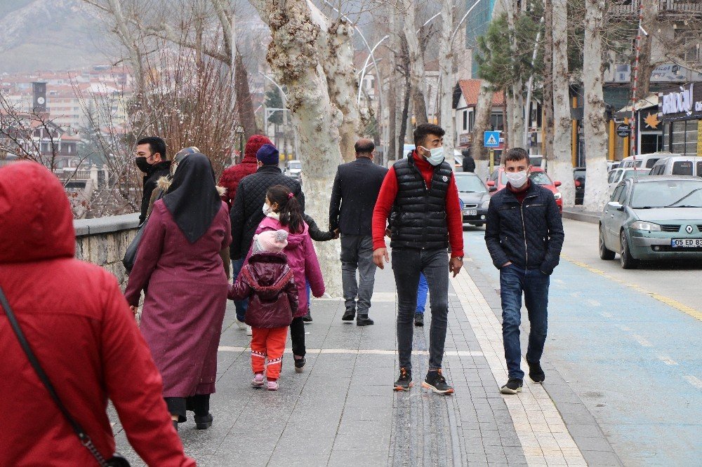 Amasya’da Doğum Günü Kutlaması Sonrası Aynı Aileden 13 Kişi Korona Virüse Yakalandı