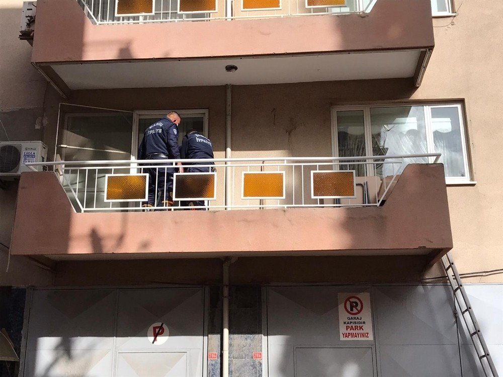‘annem İntihar Edebilir’ Dedi, İtfaiye Camı Kırıp İçeri Girdi