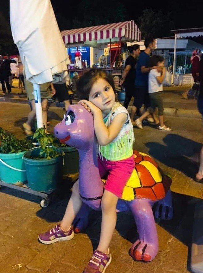 Minik Duru, Ölüme Göz Göre Gitmiş