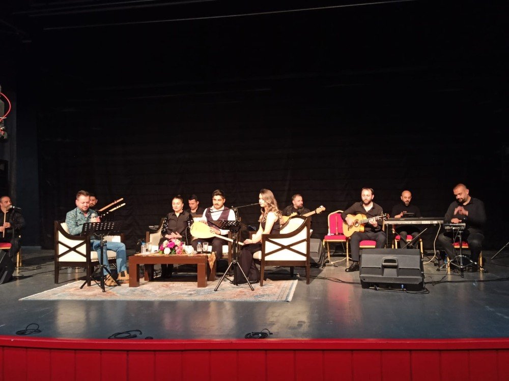 Pandemi Konserinde Aşık Veysel Unutulmadı
