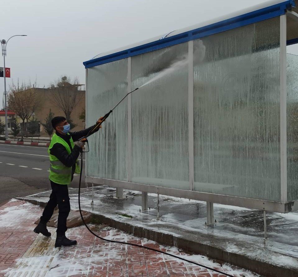 Siirt Belediyesi Vatandaşların Ortak Kullanım Alanlarını Temizledi