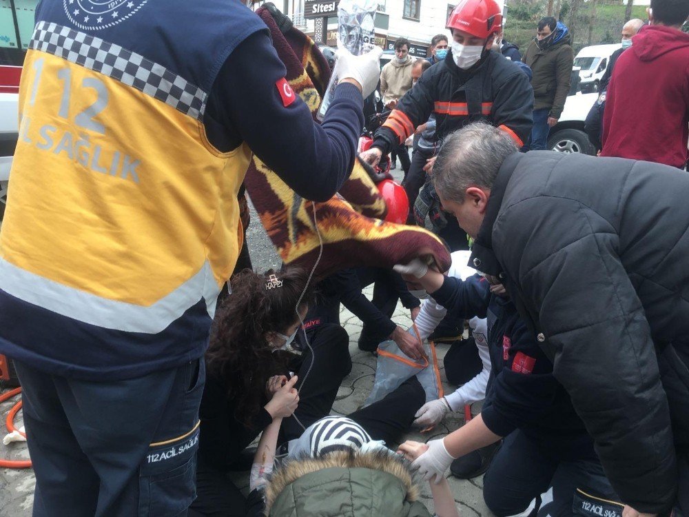 Ayağı Motosikletin Jantına Sıkışan Genç Kız İçin Seferber Oldular