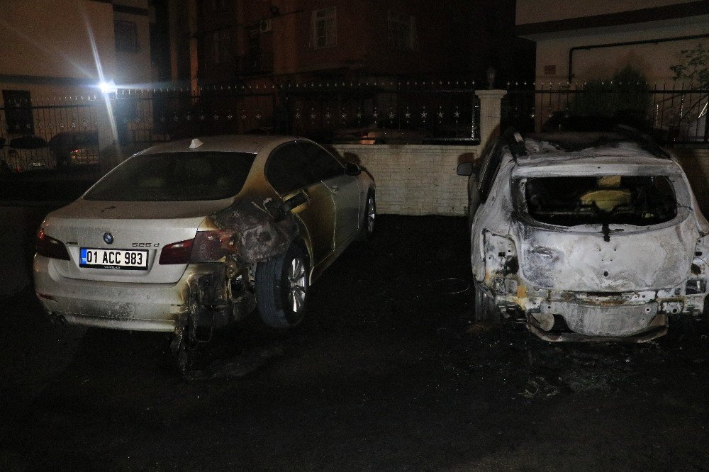 Adana’da Park Halindeki 2 Otomobil Kundaklandı