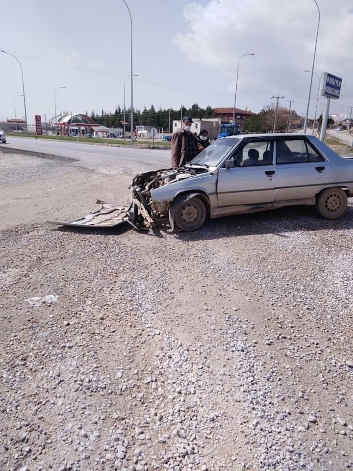 Bolvadin’de Trafik Kazası: 2 Yaralı