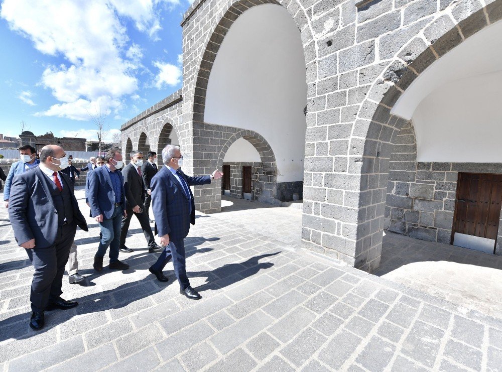 Diyarbakır’da Kurşunlu Cami Çevresinde Peyzaj Çalışması Sürüyor