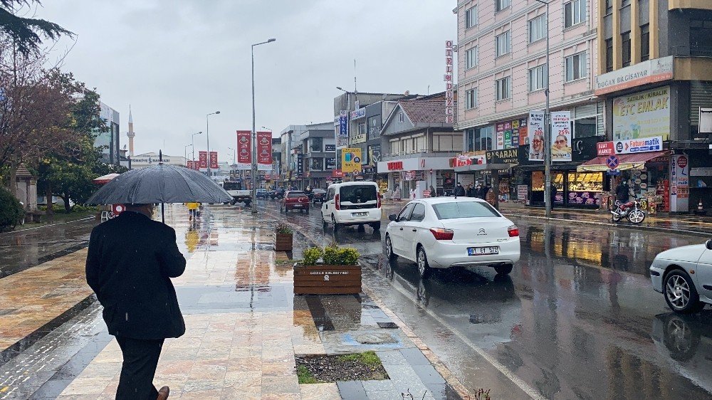 Düzce’ye 26 Saatte 140 Kilogram Yağış Düştü
