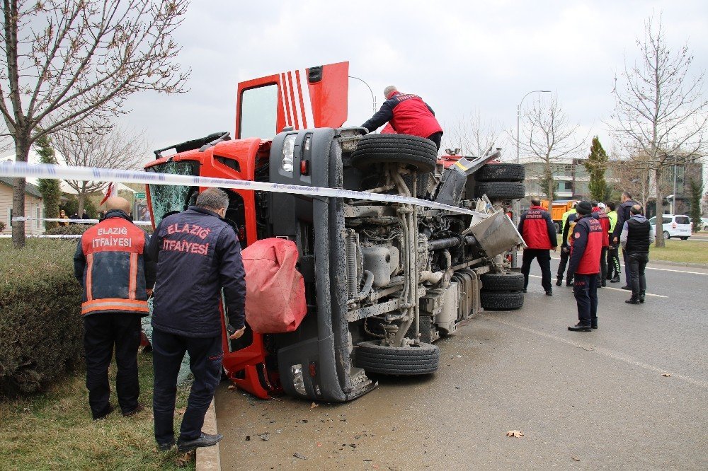 Elazığ’da İtfaiye Aracı İle Otomobil Çarpıştı: 7 Yaralı