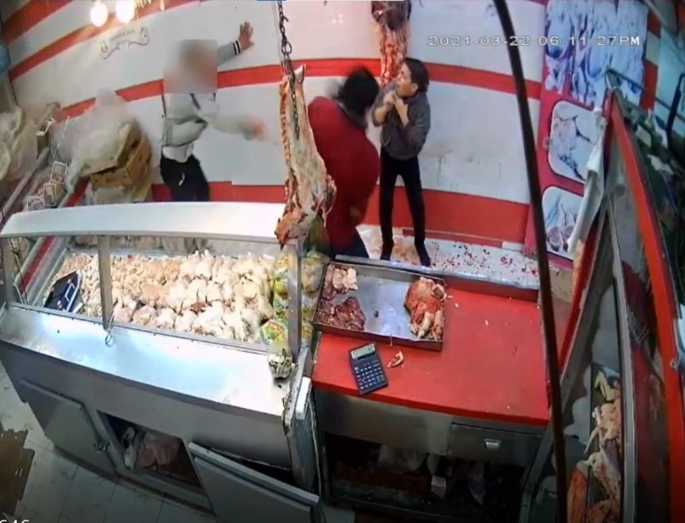 İ̇ş Yerine Saldırarak Çalışanları Darp Ettiler