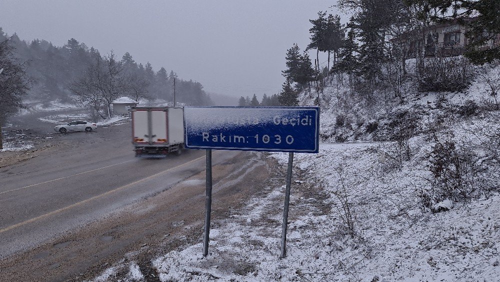 Meteoroloji Uyarmıştı, Karabük’te Kar Yağışı Başladı