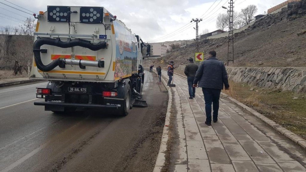 Kars’ta Belediyeden Bahar Temizliği!