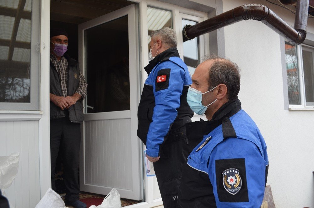 Polis, Kapı Kapı Gezerek ‘misafir Kabul Etmeyin’ Uyarısı Yaptı