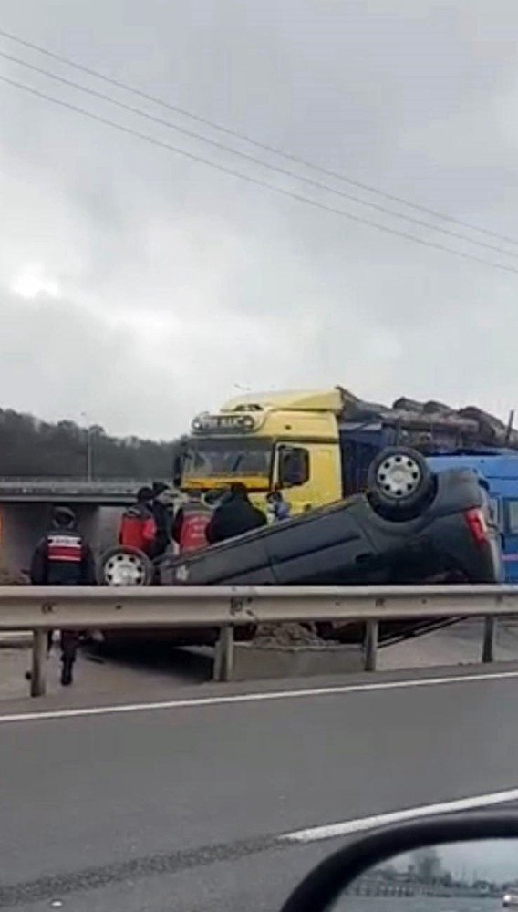 Yağmur Sebebi İle Kayganlaşan Yolda Kontrolden Çıkarak Takla Attı: 1 Yaralı
