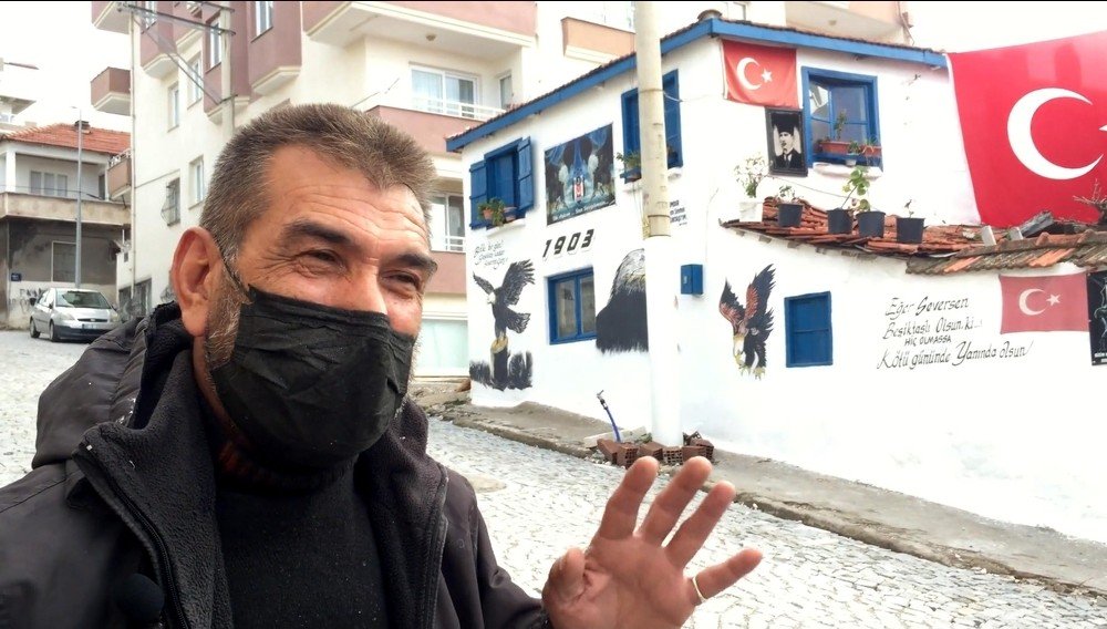 Beşiktaş Aşkını Evinin Duvarlarında Sergiliyor