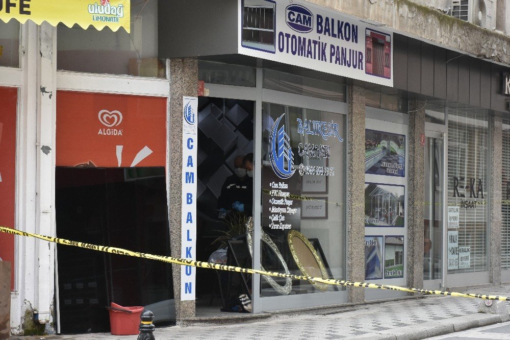 5 Yaşındaki Çocuk Annesini Silahla Vurdu