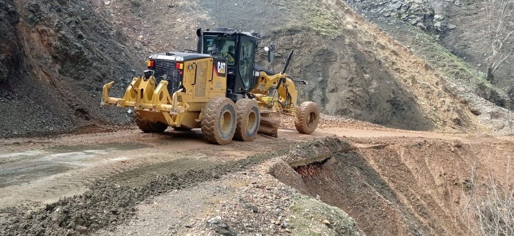 Sason’da Etkili Olan Sağanak Yağış, Sel Ve Heyelana Neden Oldu