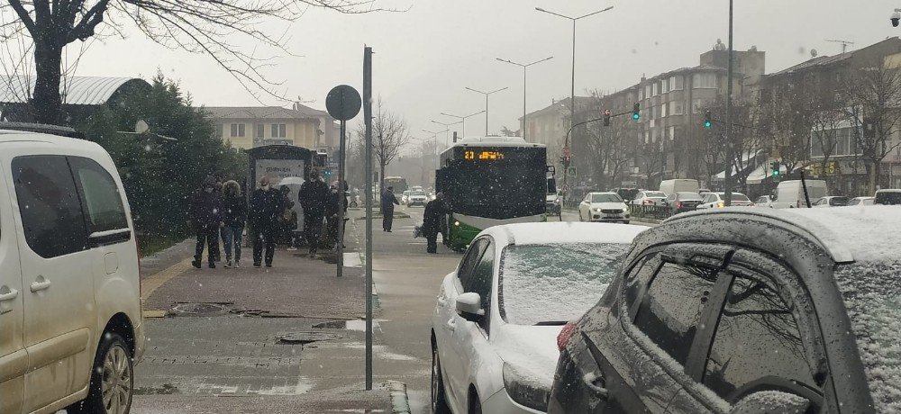 Bursa’ya Bahar Ortasında Kar Yağdı