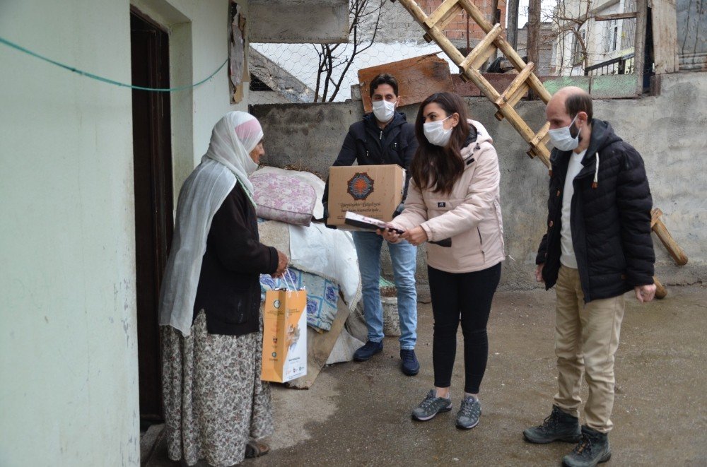 Diyarbakır Büyükşehir Belediyesi Yaşlıları Yalnız Bırakmadı
