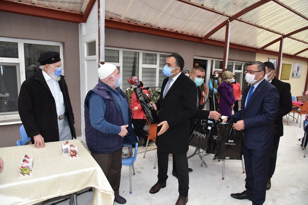 Kaymakam Çelik, Huzurevi Sakinleriyle Buluştu