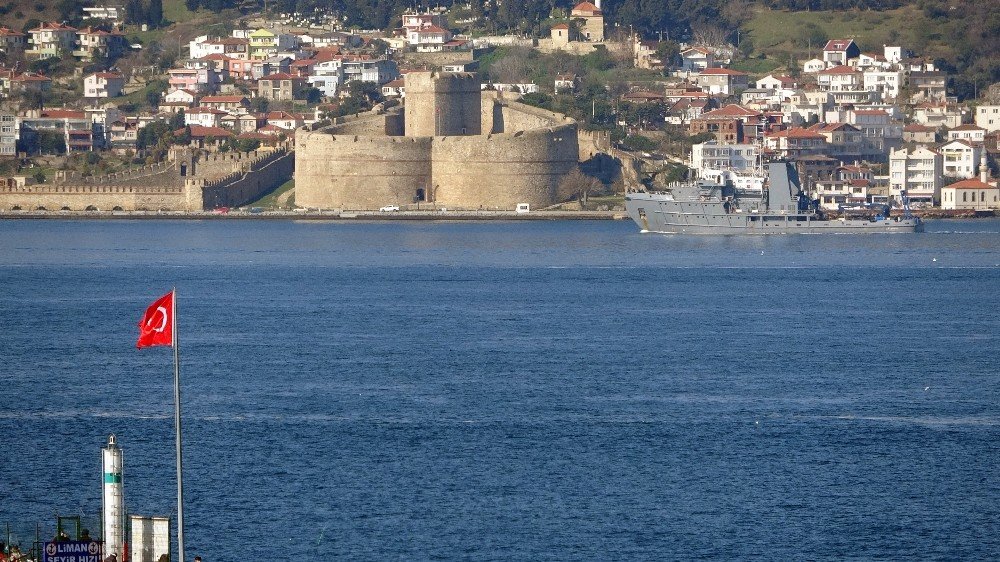 Çanakkale Boğazı’ndan Peş Peşe Savaş Gemileri Geçti
