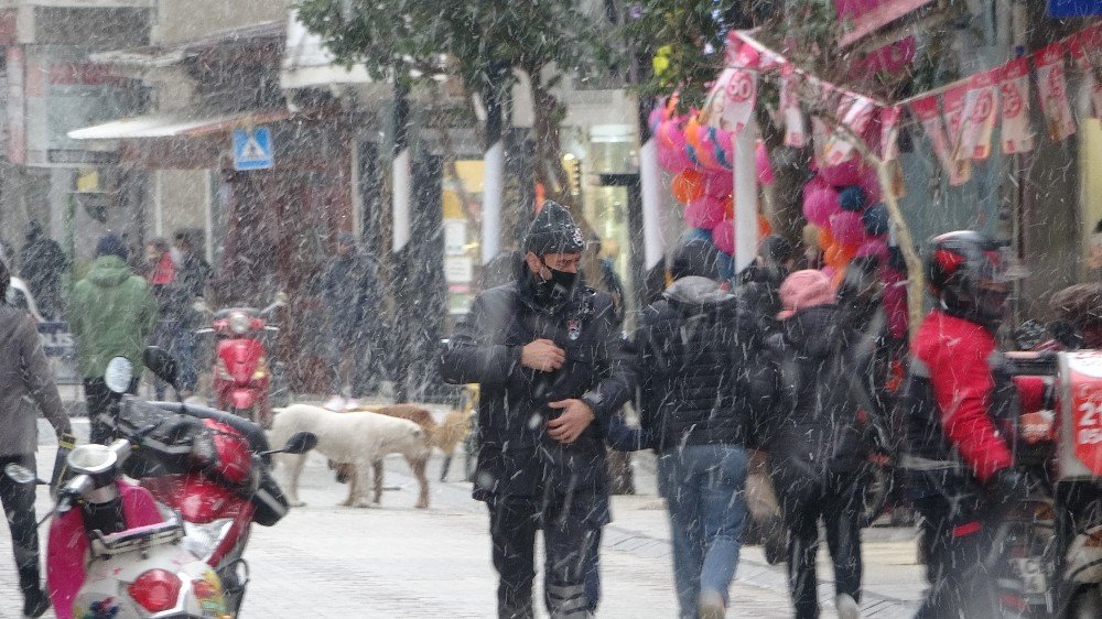 Kırklareli’nde Mart Ayında Lapa Lapa Kar Yağışı