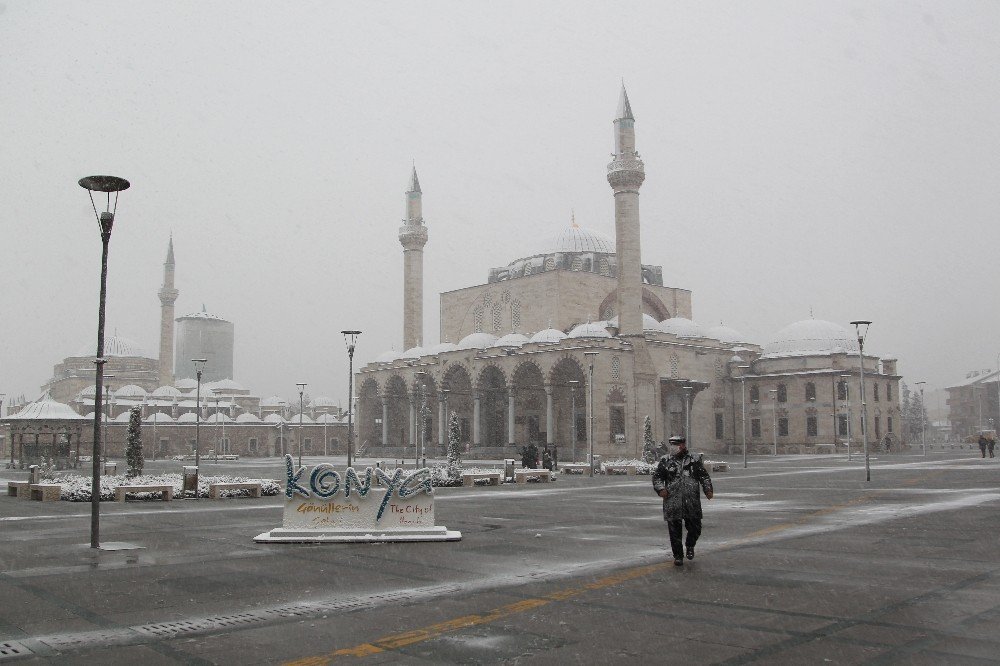 Konya’da Kar Yağışı Etkili Oldu