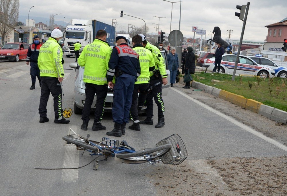 Otomobilin Çarptığı Bisiklet Sürücüsü Ağır Yaralandı