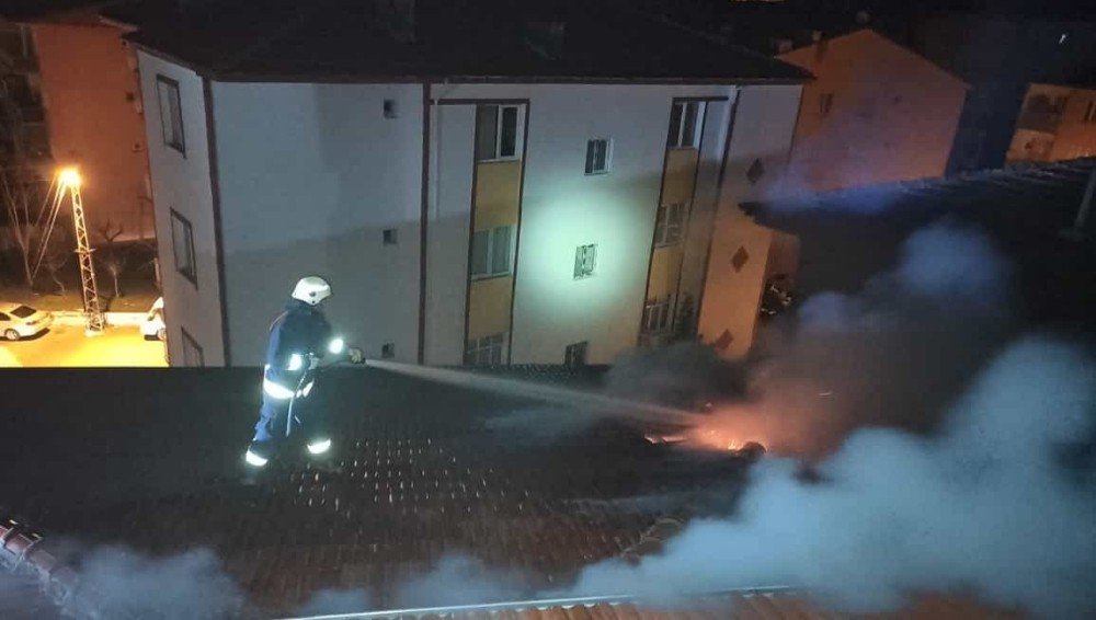 Malatya’da Ev Ve Çatı Yangını Korkuttu