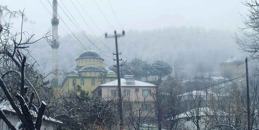 Karasu İlçesinde Kar Kalınlığı 5 Santimetreye Ulaştı