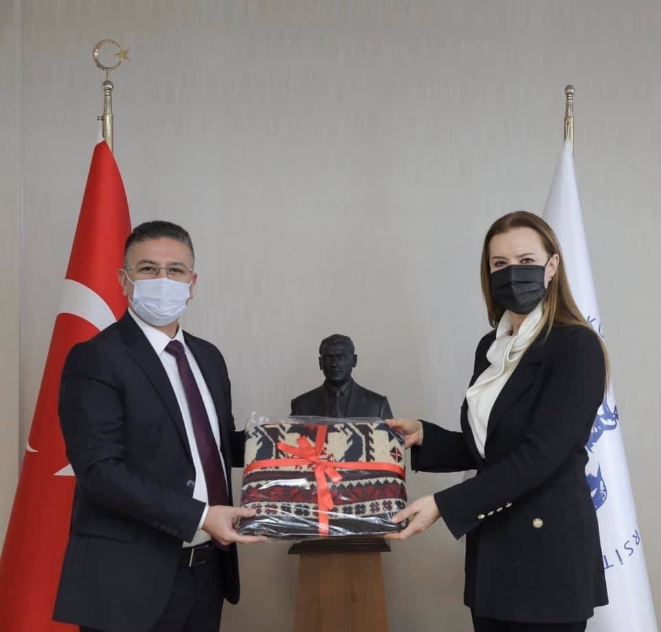 Rektör Kuş, İ̇zmir’de Rektör Nüket Hotar’ı Ziyaret Etti
