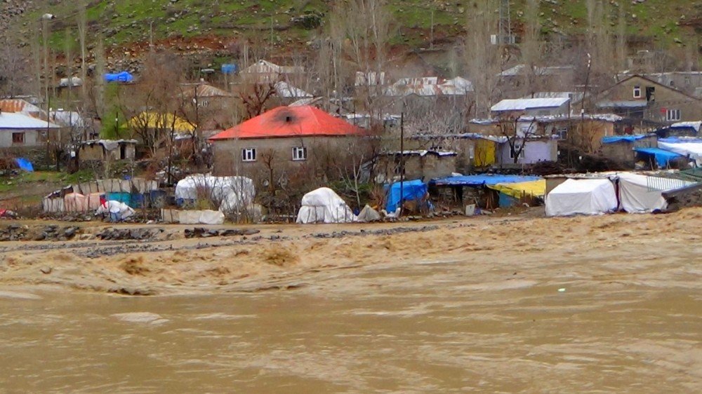 Hakkari’de Sel