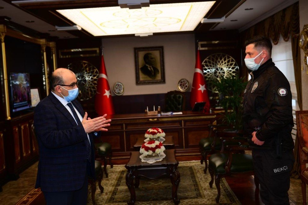 İ̇skeleden Denize Düşen Genç Kızı Kurtaran Kahraman Bekçi O Anları Anlattı