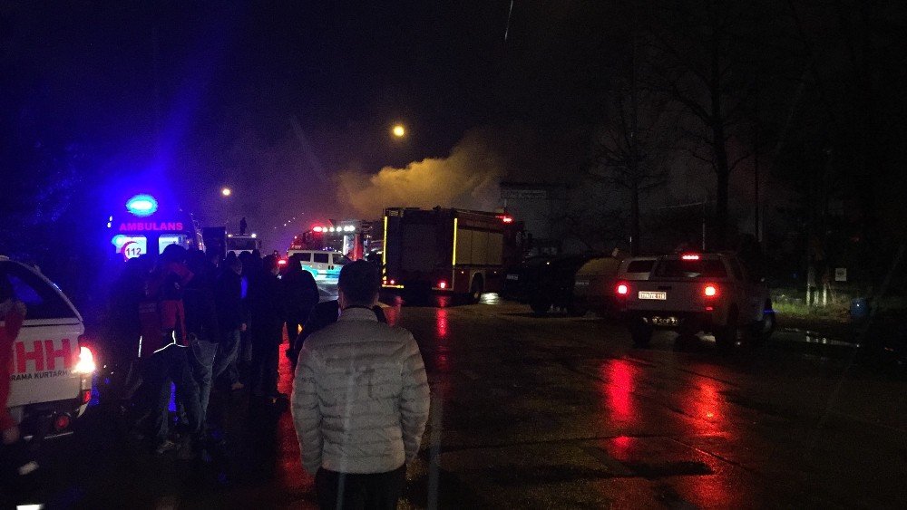 Bursa’da Fabrika Yangını...milyon Değerindeki Malzemeler Küle Döndü