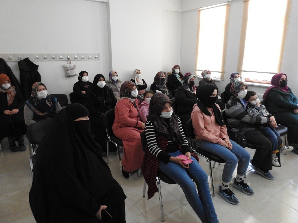 Narkotik Polisi Anne Ve Anne Adaylarına Uyuşturucu İle Mücadeleyi Anlattı