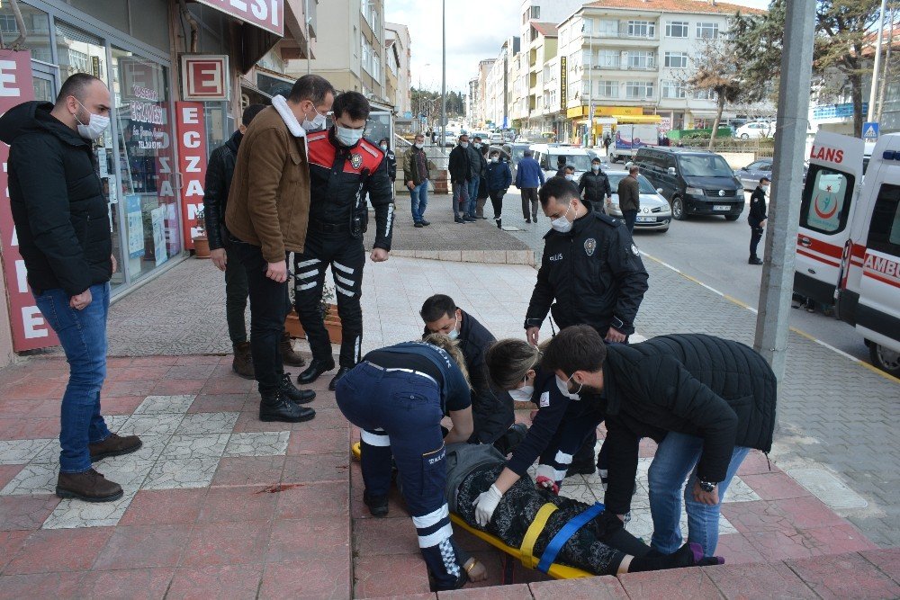 Balkondan Düşen 2 Çocuk Annesi Kadın Hayatını Kaybetti