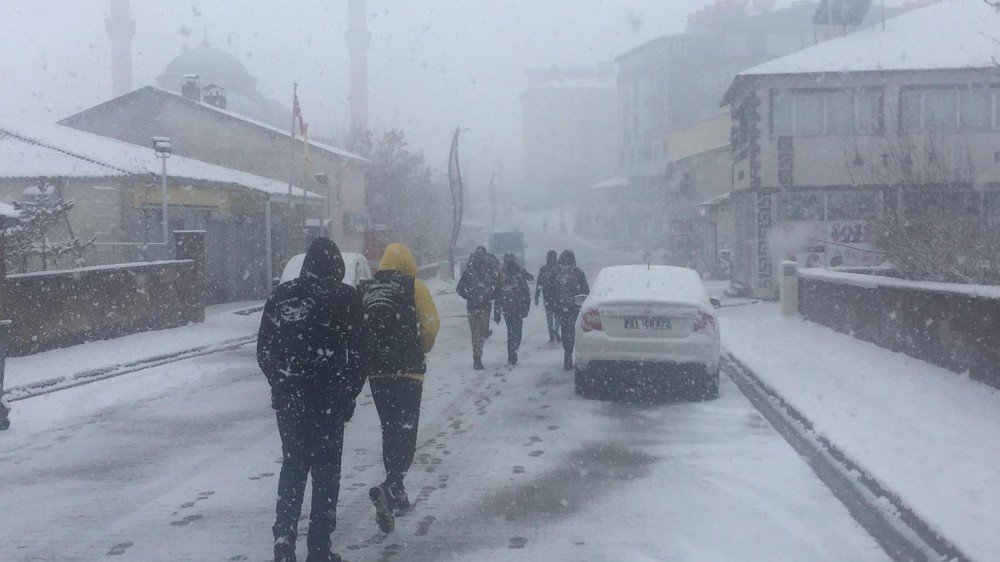 Karlıovalılar Güne Karla Uyandı