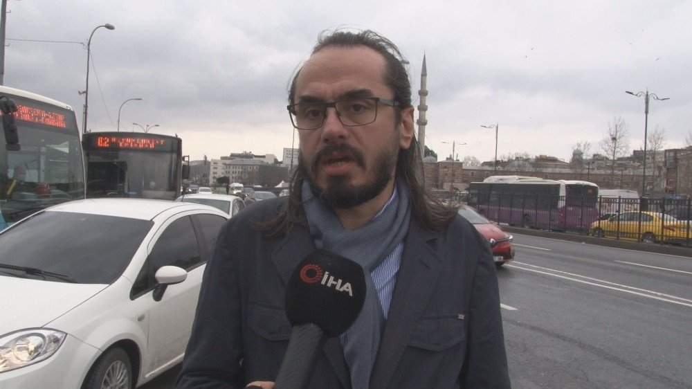 İ̇stanbul’da Otobüs Şoförü Yolcunun Üzerine Yürüdü, O Anlar Kamerada