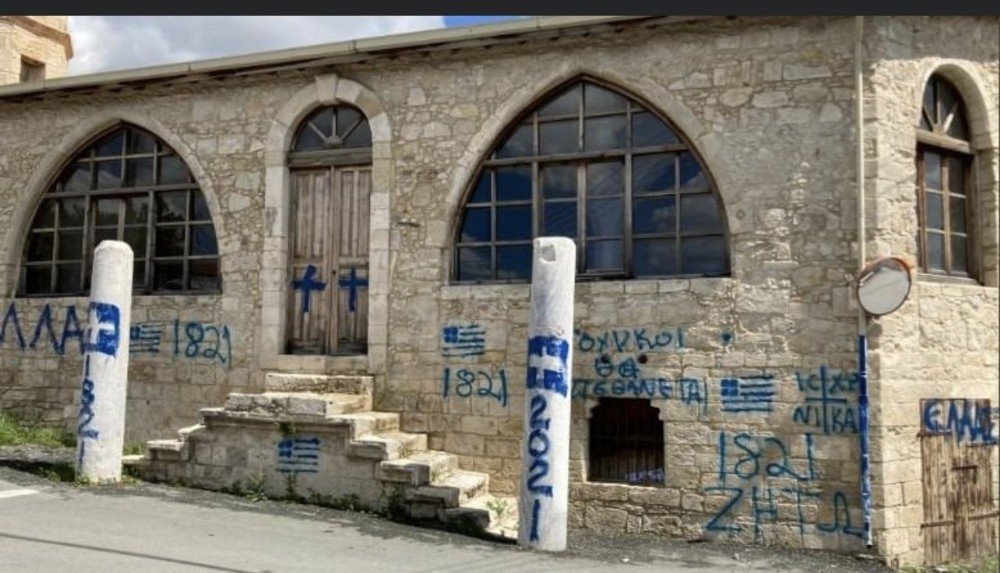 Gkry’de Bir Türk Camisine Irkçı Saldırı Düzenlendi