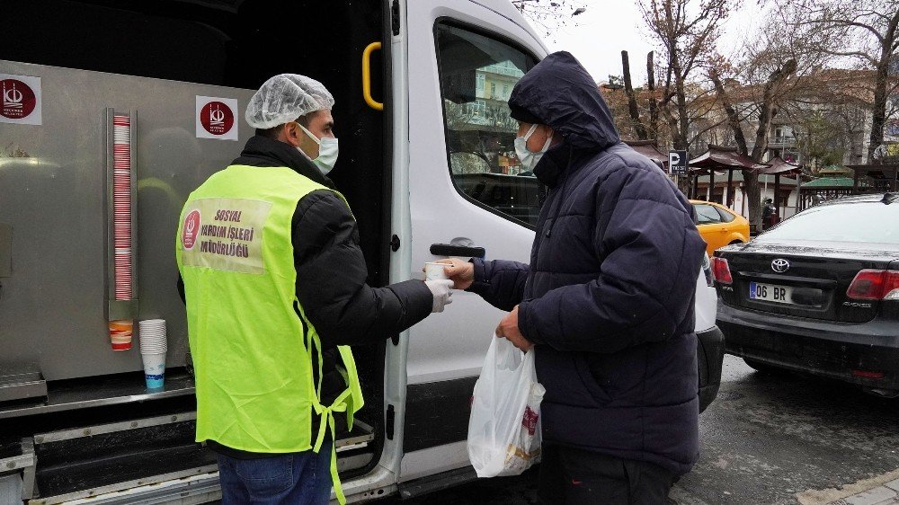 Keçiören’de Vatandaşın İçini Isıtan Çorba İkramı