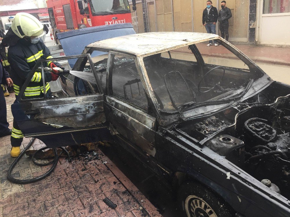 Park Halindeki Lpg’li Otomobilde Yangın