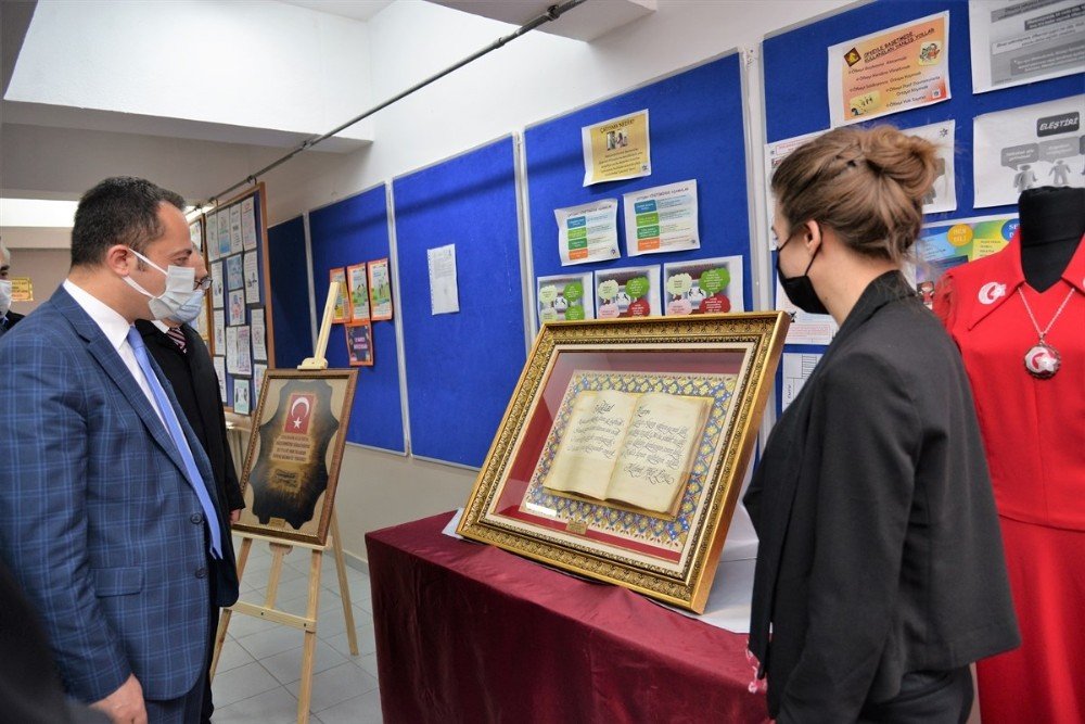 ’mehmet Akif Ersoy’ Sergisi Göz Kamaştırdı