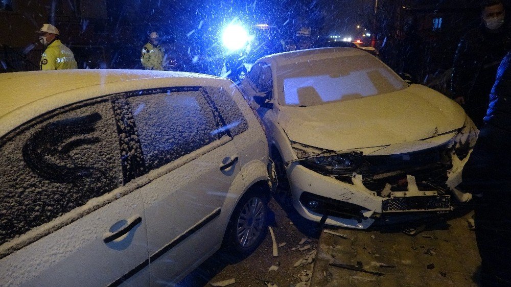 Minibüsüyle Sokağı Savaş Alanına Çevirip Kaçtı