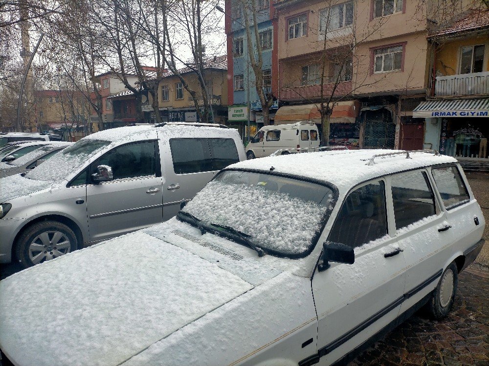 Gölbaşı’nda Kar Yağışı Başladı