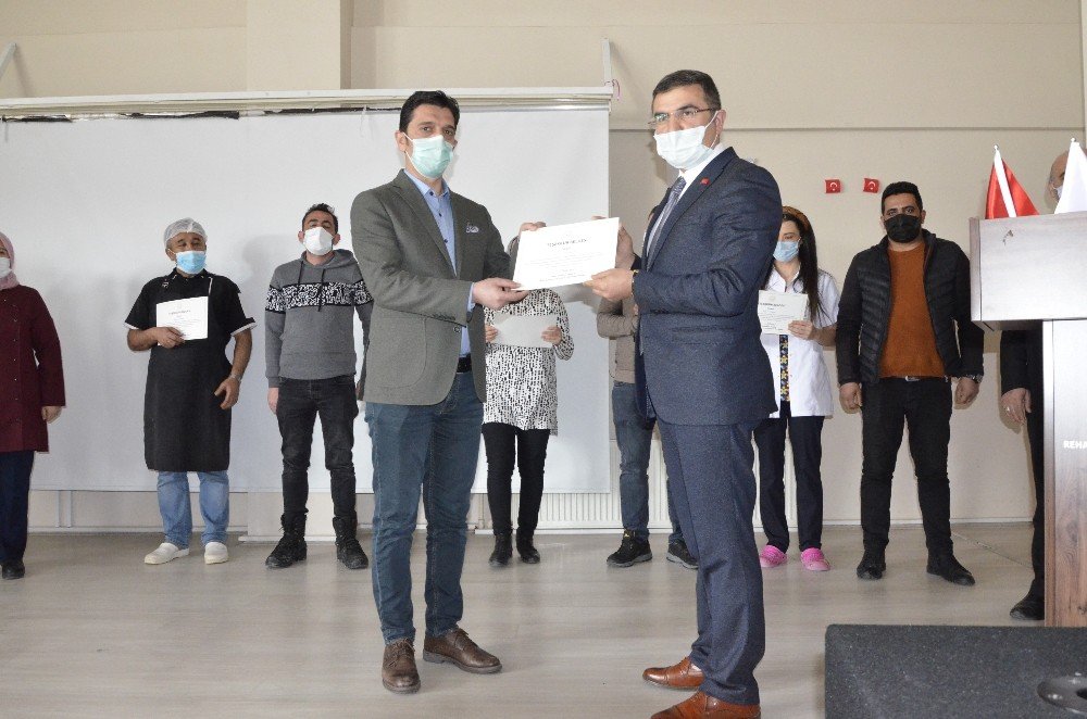 Engelli Ve Yaşlı Birimlerinde Görev Yapan Personele Teşekkür Belgesi Verildi