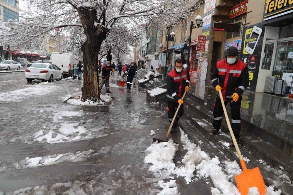 Belediyeden Karla Mücadele Çalışması