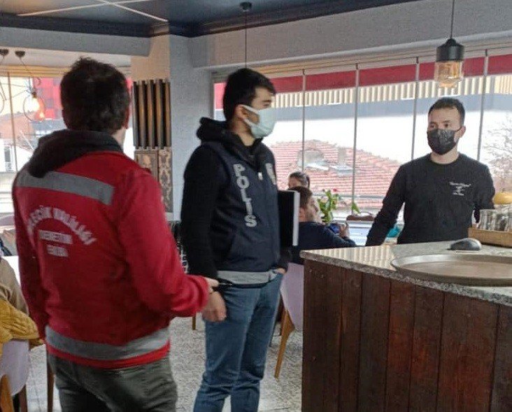 Bilecik’te Berber Ve Kafeler Denetlendi