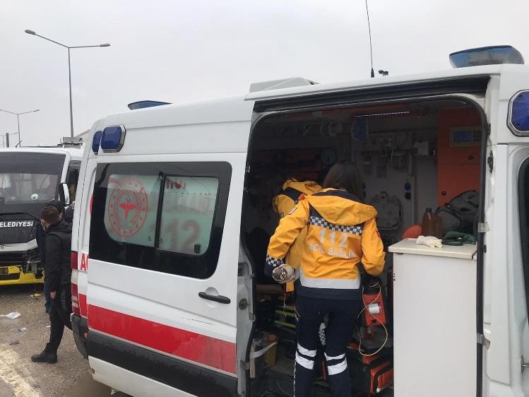 Bursa’daki Kazada Çanakkale Orman Bölge Müdürü’nün Annesi Ve Kayınvalidesi Hayatını Kaybetti