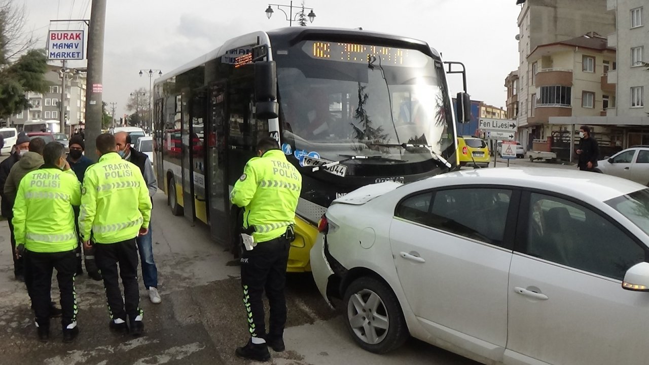 Önünde Seyir Halinde Olan Otomobile Böyle Çarptı