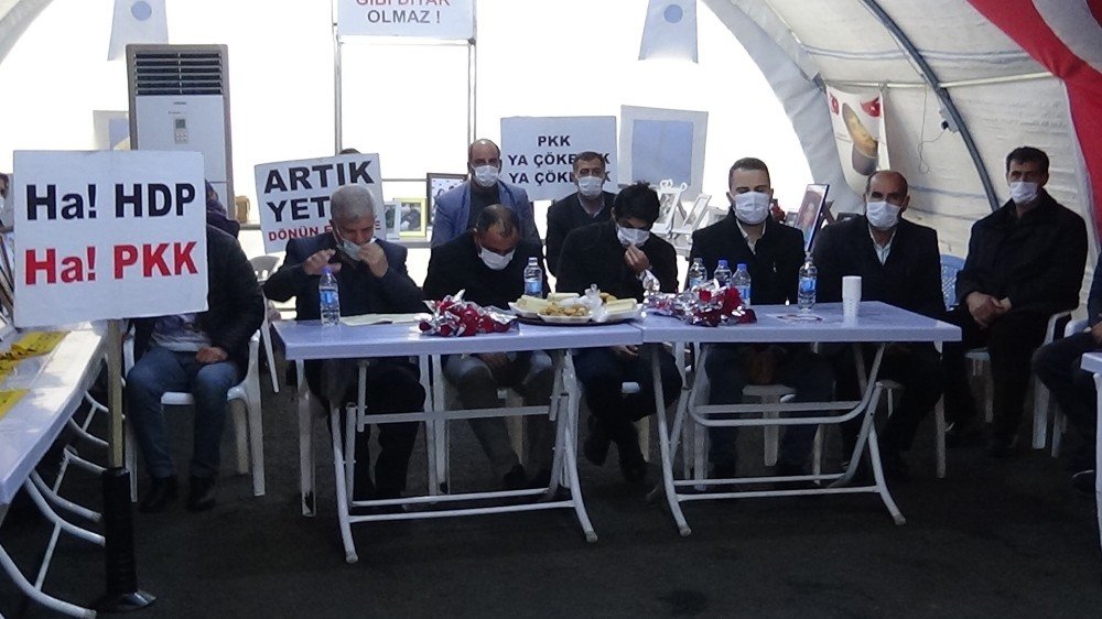 Evlat Nöbetindeki Aileler Gara Şehitleri İçin Türkçe Ve Kürtçe Mevlit Okuttu