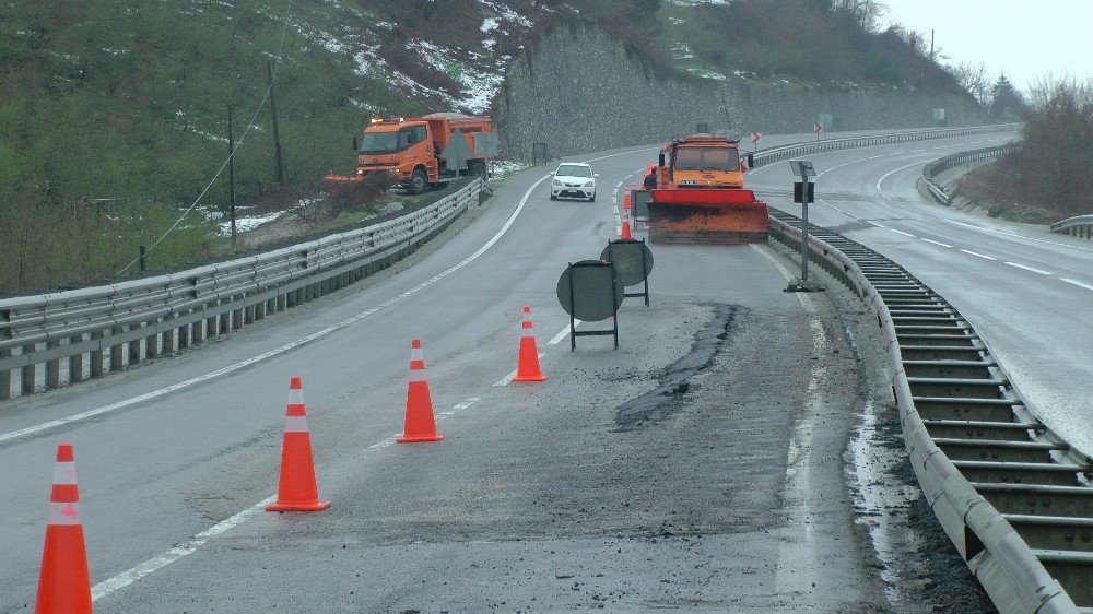 Düzce - Akçakoca Karayolunda Çökme Meydana Geldi