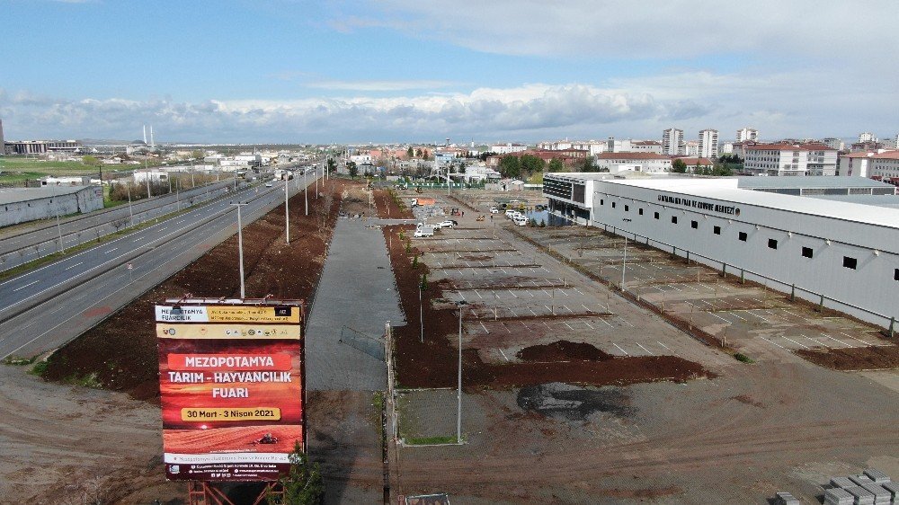 Diyarbakır’da Fuar Alanındaki Peyzaj Çalışmalarını Sürüyor